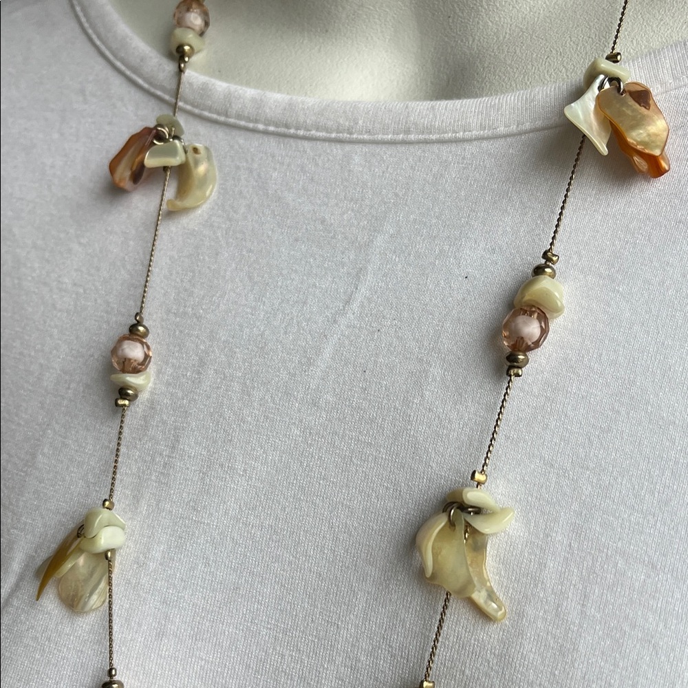 Natural Shell Necklace - Picture 3 of 4